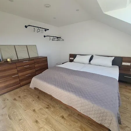 Connys Tal Apartament *