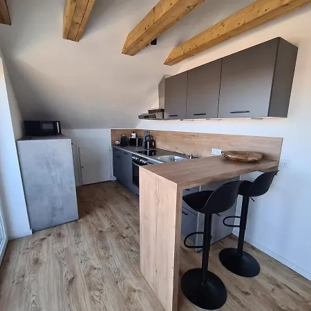 Connys Tal Apartament *